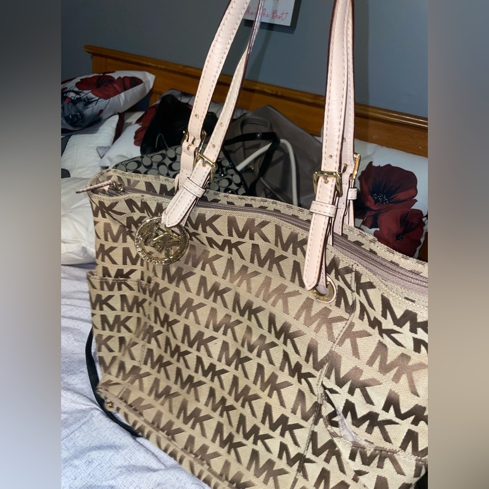 Micheal Kors purse negotiable